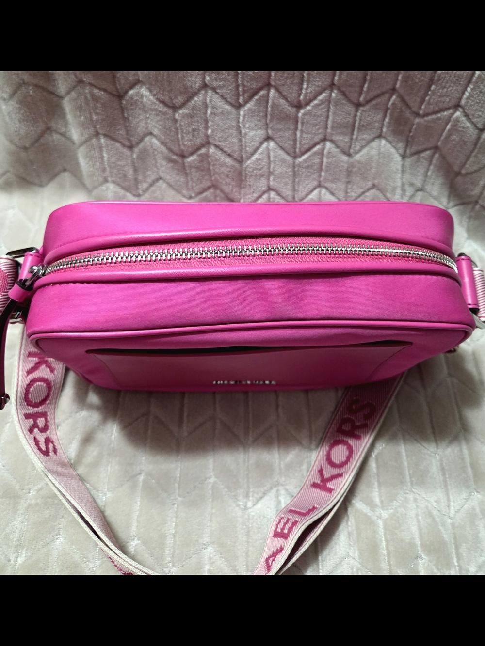 Michael Kors Pink Crossbody Camera Bag- LIKE NEW - Picture 2 of 5